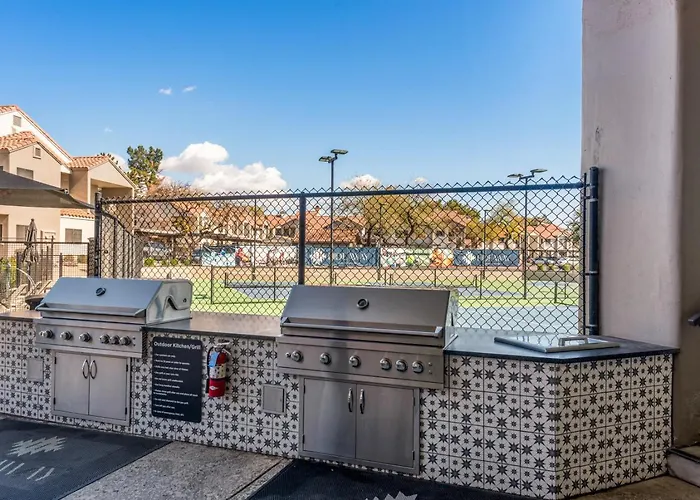Apartment Cozy 2br-pool, Yoga Rm, Gym, Cabanas, Bbq,prkng *