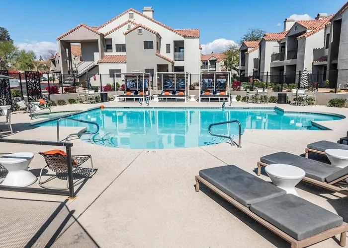 Cozy 2br-pool, Yoga Rm, Gym, Cabanas, Bbq,prkng *