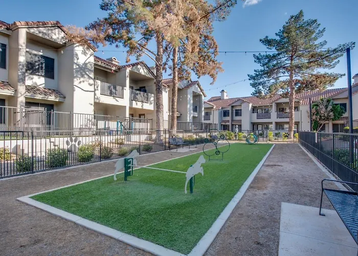Cozy 2br-pool, Yoga Rm, Gym, Cabanas, Bbq,prkng Apartment Scottsdale