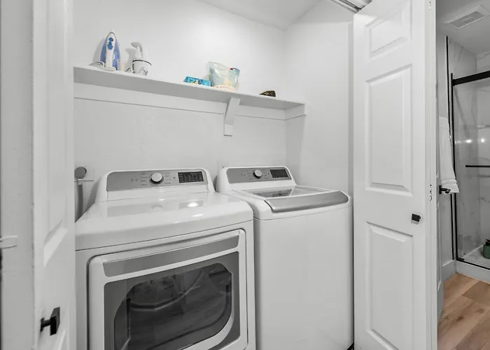 Cozy 2br-pool, Yoga Rm, Gym, Cabanas, Bbq,prkng Scottsdale