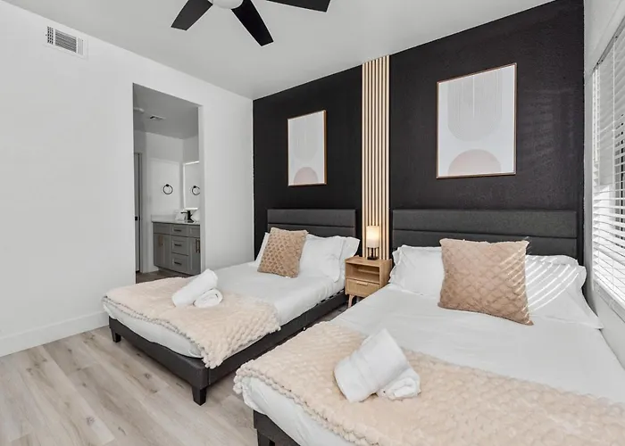 Cozy 2br-pool, Yoga Rm, Gym, Cabanas, Bbq,prkng Apartment Scottsdale